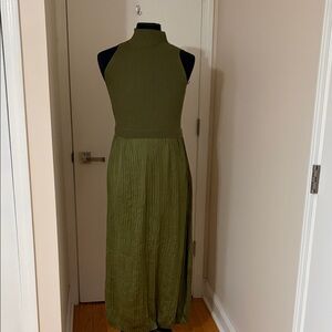 NWOT Tribal Olive stretch seater top dress